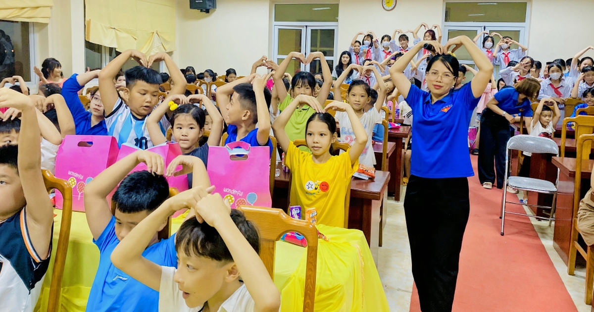 Chia sẻ yêu thương tới trẻ em khó khăn