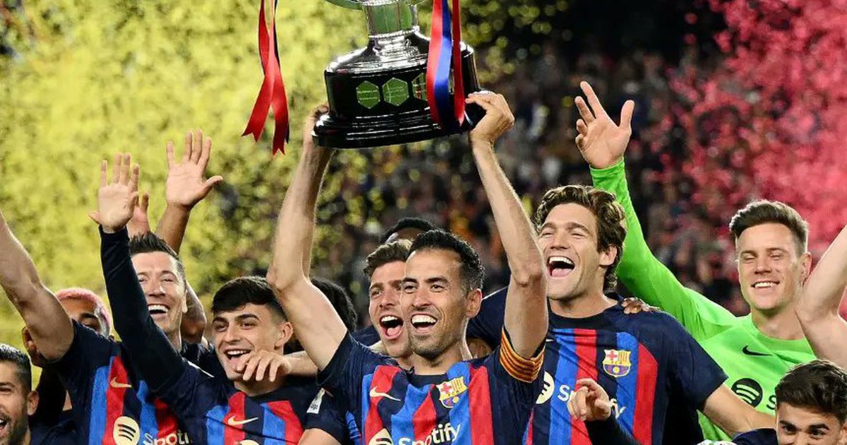 Thanh tra UEFA đề nghị cấm CLB Barcelona tham dự Champions League