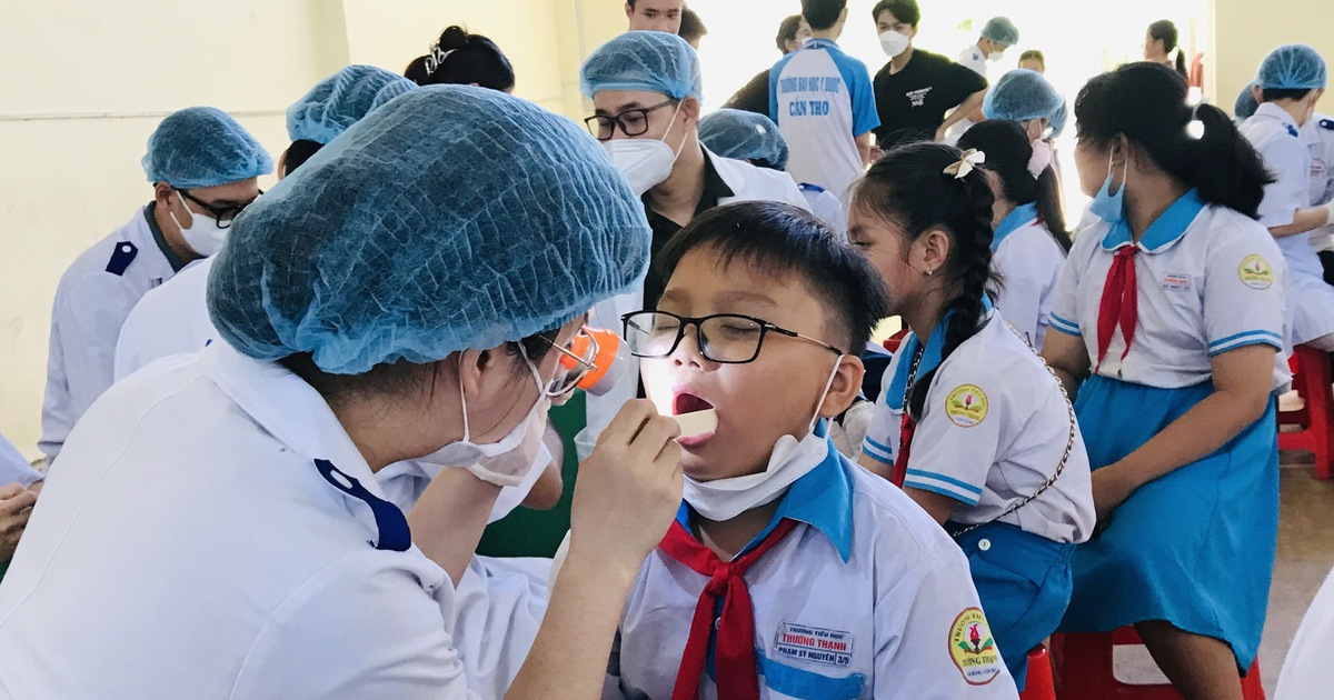 Thiếu nhi được hớt tóc, khám răng miễn phí