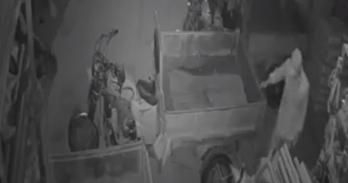 Kẻ gian phá cửa kho vật liệu xây dựng, trộm xe ba gác ở TP.Thủ Đức