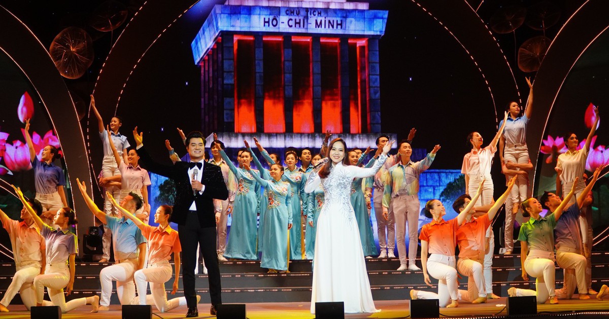 'Bức tranh' giàu cảm xúc về hành trình ra đi tìm đường cứu nước của Bác