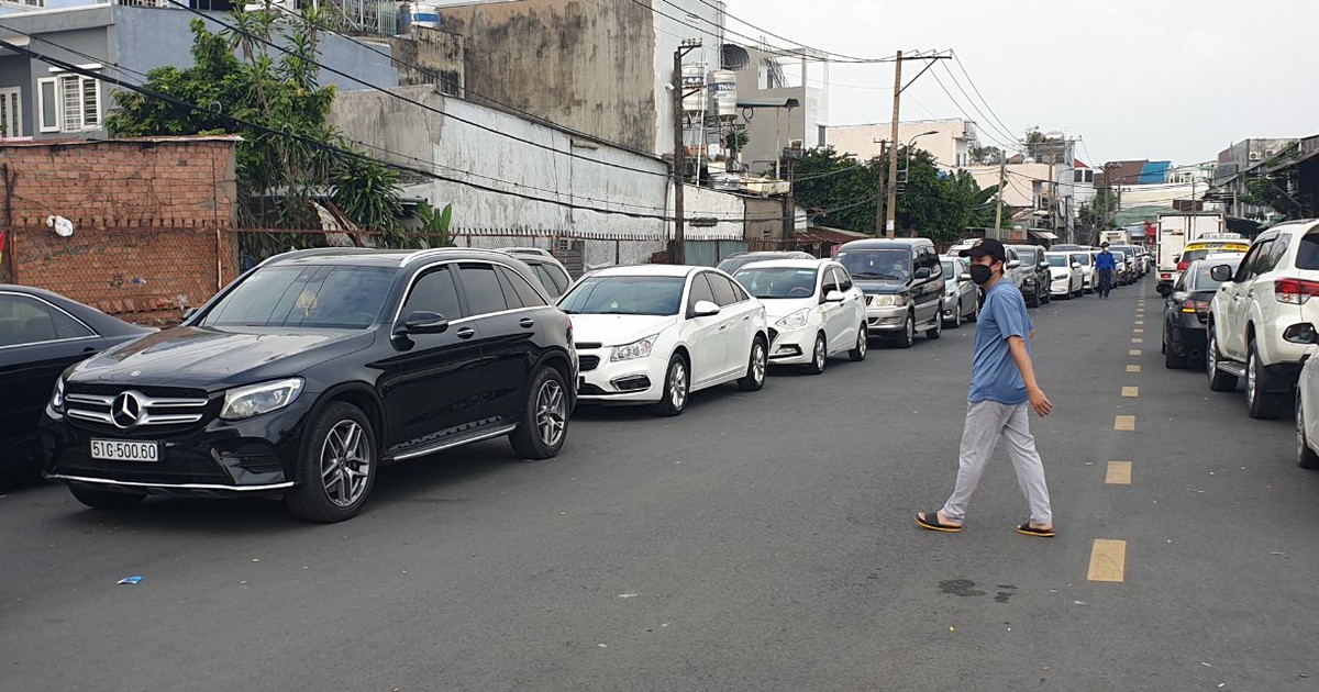 Vì sao nhiều chủ xe chưa thể tải giấy xác nhận gia hạn đăng kiểm?