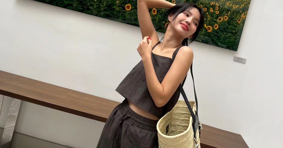 Style ngày hè của nàng sành mốt không thể vắng bóng túi tote thời thượng