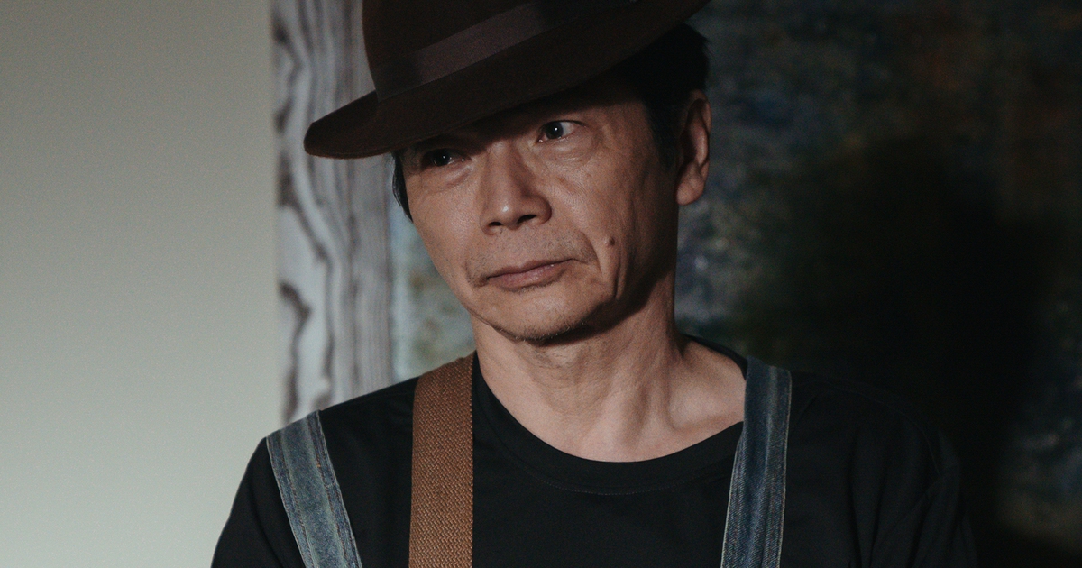 Vì sao NSND Trung Anh mặc quần yếm trong phim 'Nhà mình lạ lắm'?