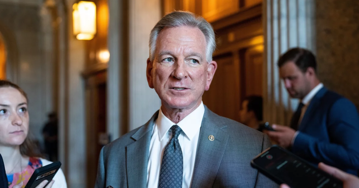 Lầu Năm Góc 'tê liệt' chỉ vì một thượng nghị sĩ