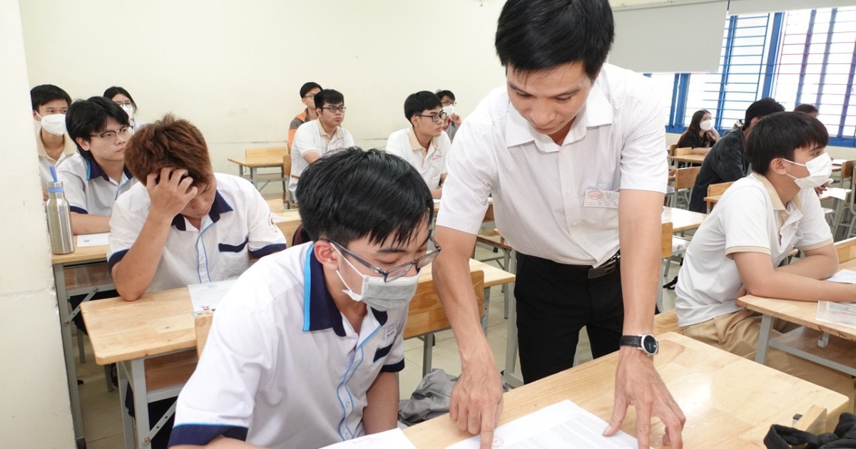 Tuyển sinh ĐH: Điểm chuẩn chênh lệch bao nhiêu so với điểm sàn?