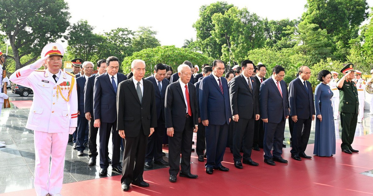 Lãnh đạo Đảng, Nhà nước tưởng niệm các anh hùng liệt sĩ, vào lăng viếng Bác