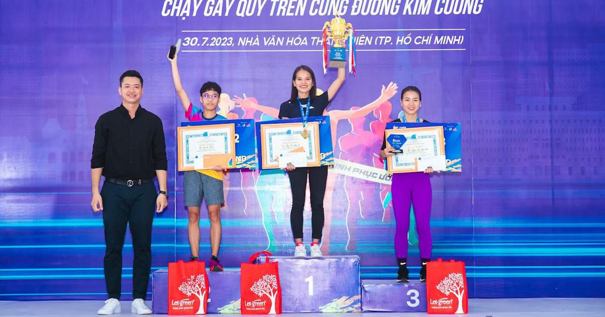 Phạm Thị Hồng Lệ vô địch cự ly 10 km giải Marathon Dream Cup 2023