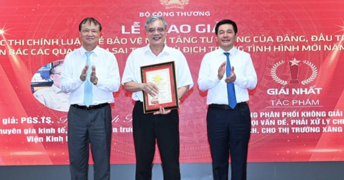 Nhiều chuyên gia kinh tế thi viết về bảo vệ nền tảng tư tưởng của Đảng