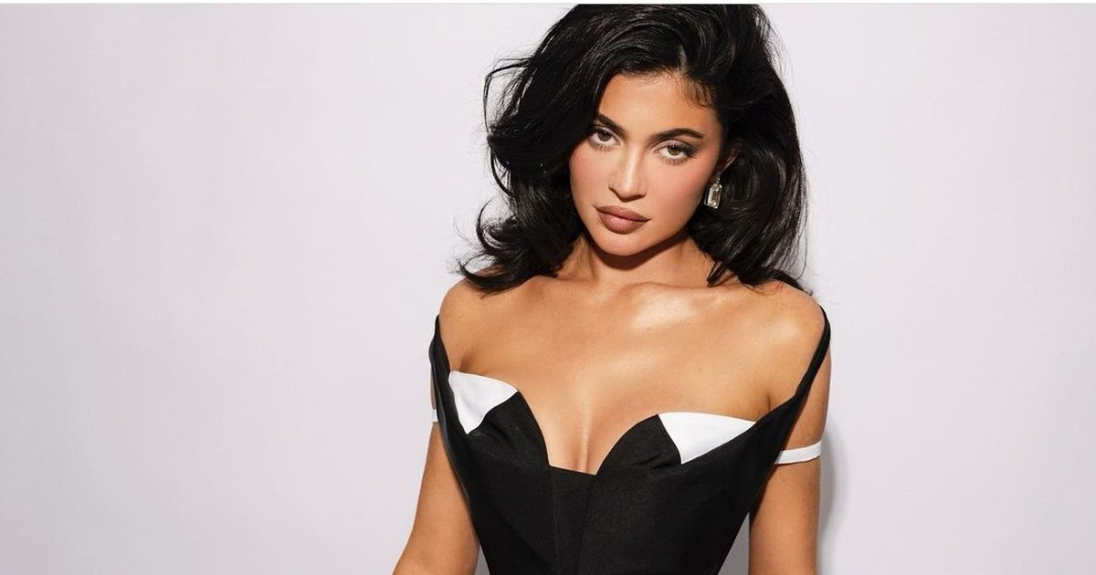 Thời trang dự tiệc nóng bỏng của nữ triệu phú đô la Kylie Jenner