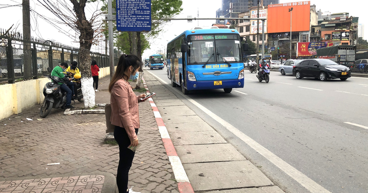 Đi xe buýt góp phần tiết kiệm điện