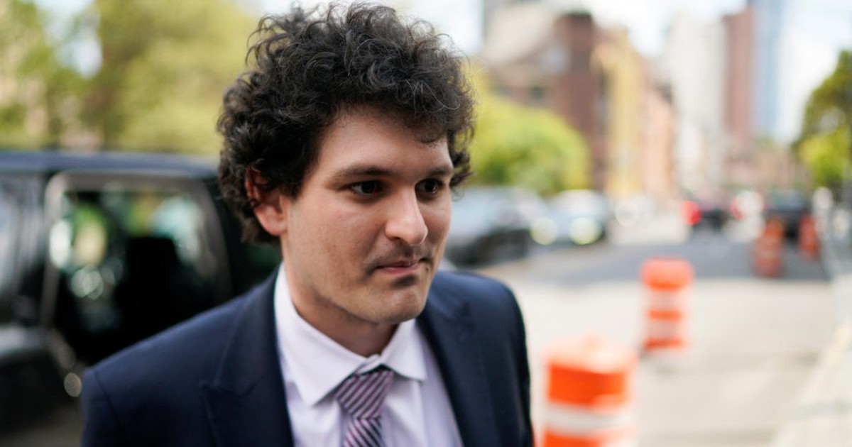 Nhà sáng lập FTX bị buộc trở lại nhà tù