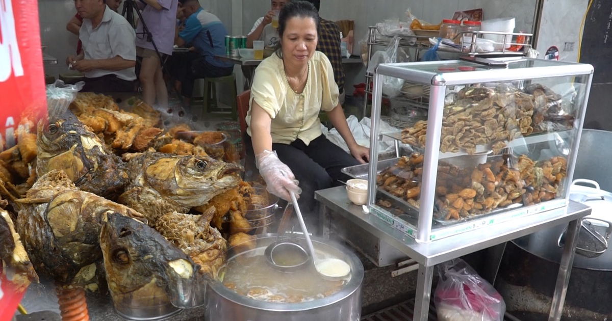 Dùng thứ khách từng chê không ăn, quán bún phố cổ làm món ăn ai cũng mê