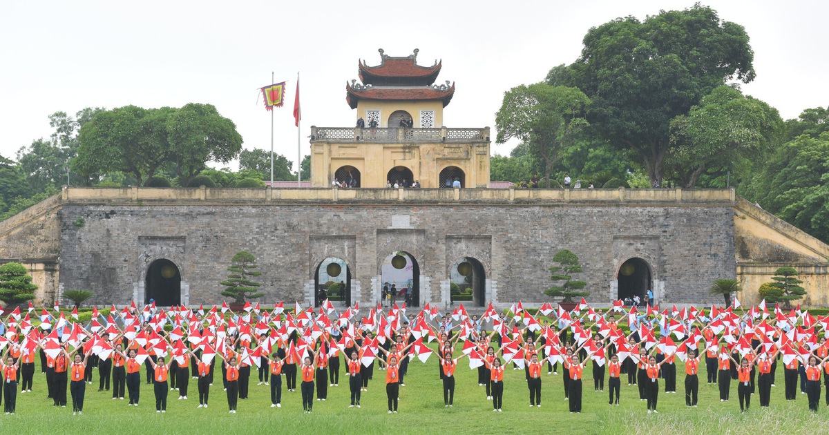 Màn đồng diễn của các chỉ huy Đội giỏi toàn quốc xác lập kỷ lục Việt Nam