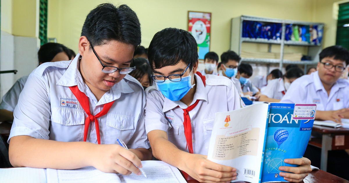 Giảm lệ thuộc vào sách giáo khoa là tất yếu