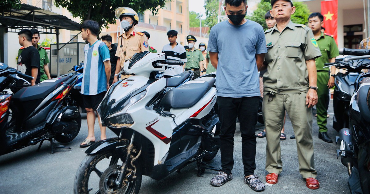 TP.HCM: Tạm giữ hình sự 25 người tụ tập đua xe trên cầu Sài Gòn