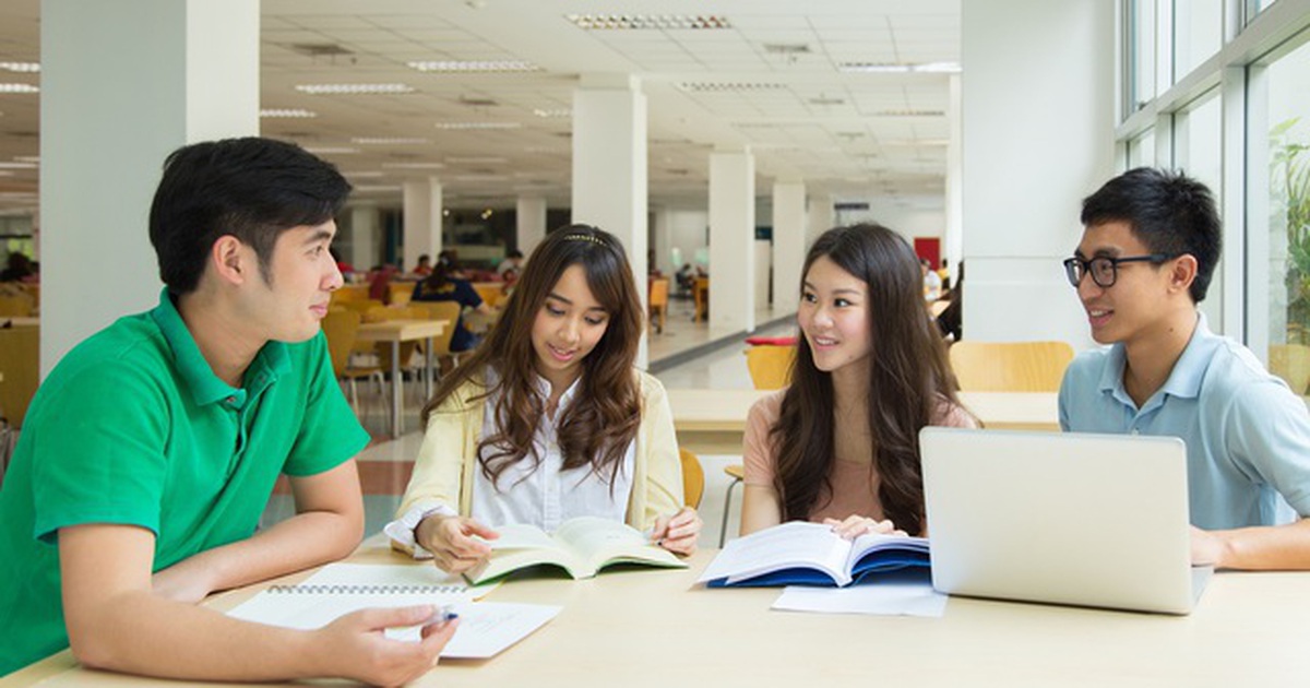 Sinh viên biên phiên dịch phải 'hân hoan thích nghi' với máy dịch