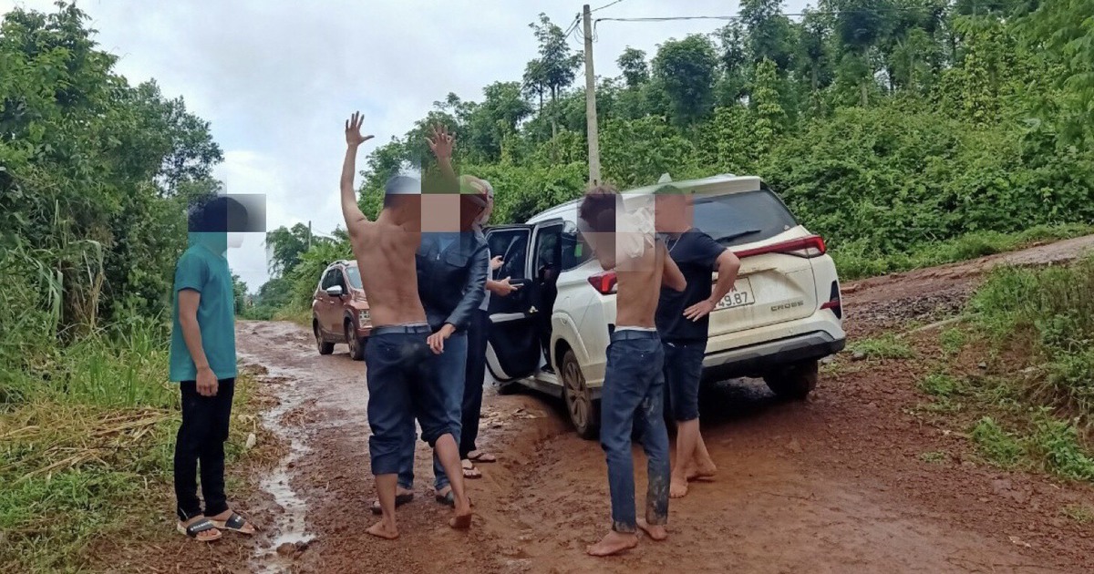 Công an tạm giữ nhóm nghi phạm từ Đắk Nông qua Lâm Đồng bắt ‘con nợ’