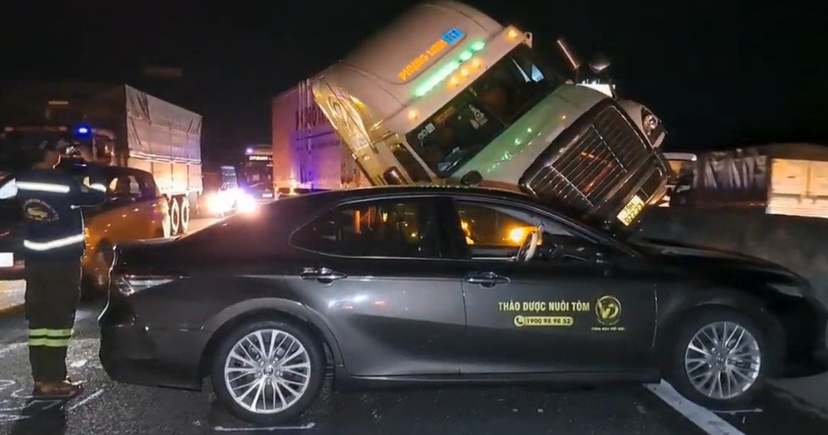 Tai nạn trên cao tốc TP.HCM - Trung Lương gây kẹt xe hơn 5 km