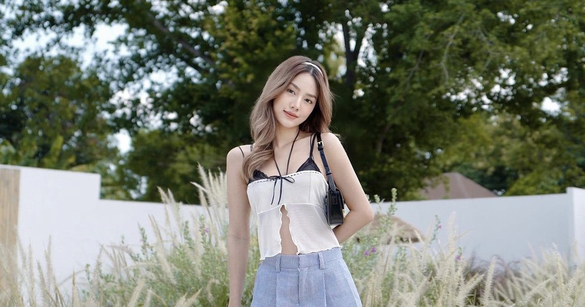 Chiếc chân váy này không chỉ hack dáng còn mang đến nét trẻ trung, ngọt ngào