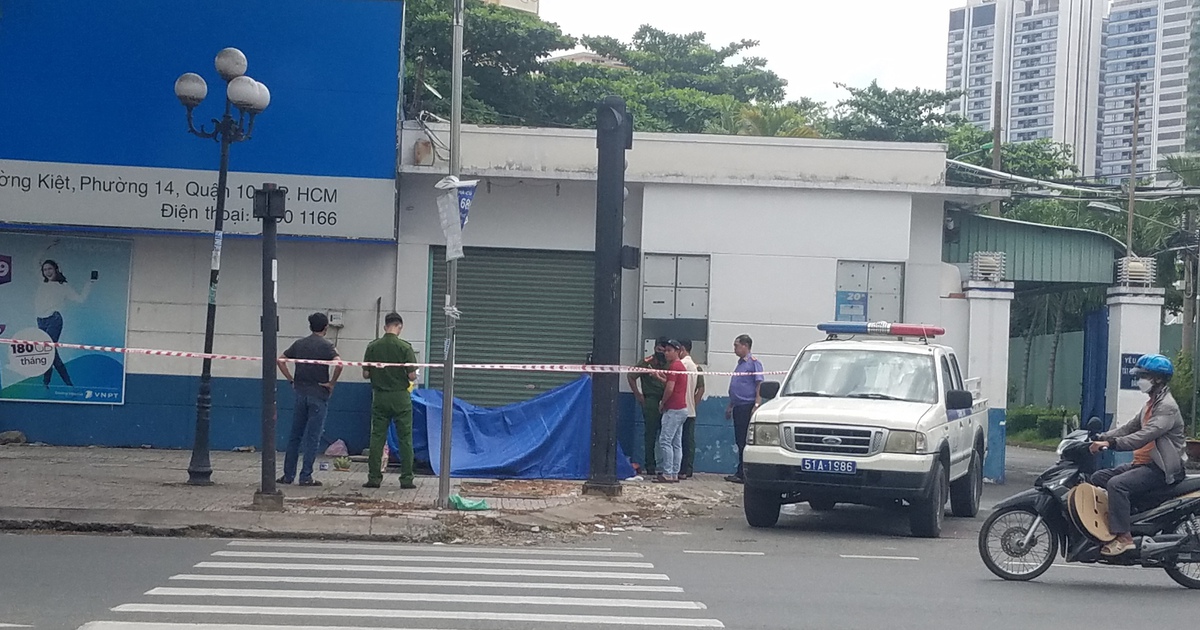 TP.HCM: Người đàn ông tử vong bất thường trên vỉa hè, nghi bị đánh