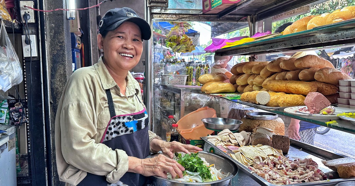 Bà chủ bán bánh mì hơn 50 năm: Hà tiện mua được… 9 căn nhà Sài Gòn