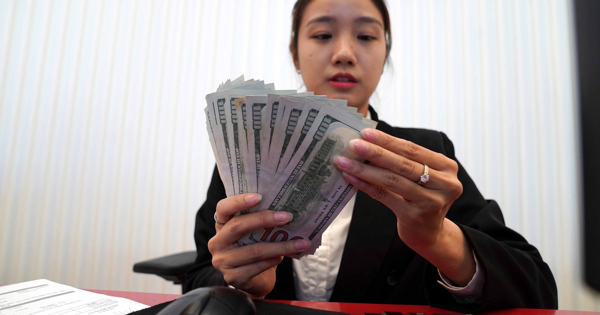 Giá USD 'nhảy múa'