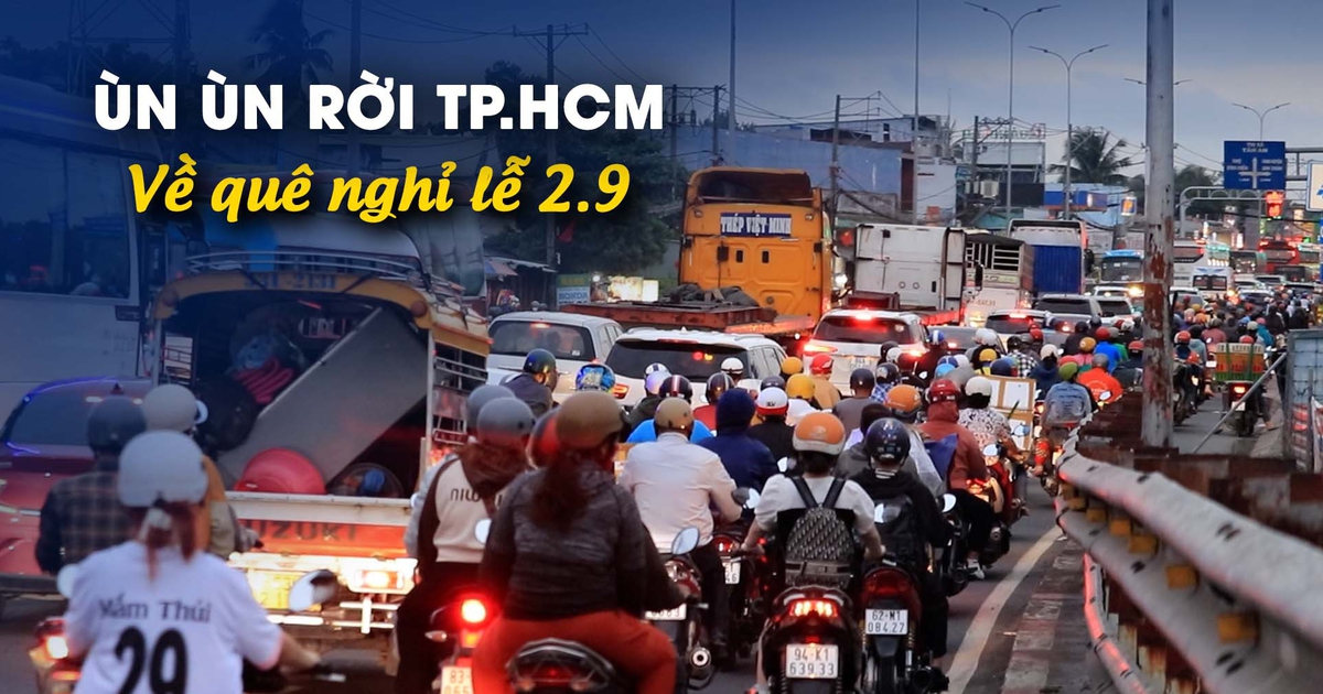 Đoàn người ùn ùn rồng rắn rời TP.HCM về quê nghỉ lễ Quốc khánh