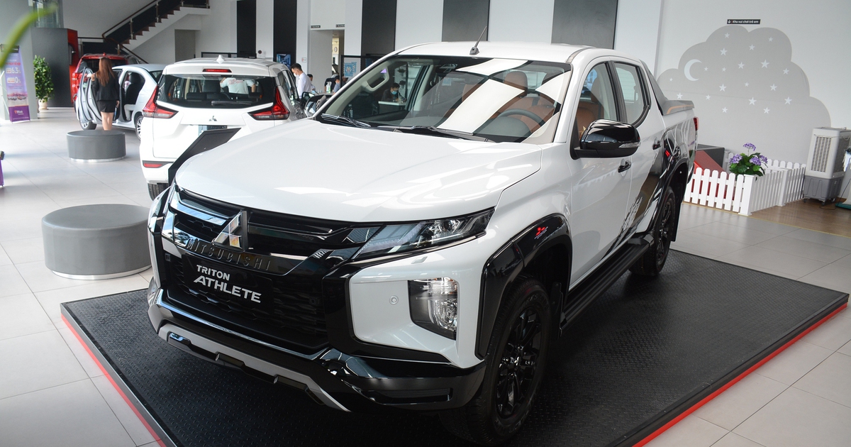 Trước thời điểm tăng phí đăng ký cấp biển số, xe bán tải ồ ạt giảm giá