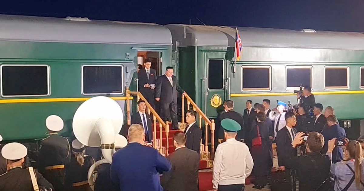 Xe lửa bọc thép hạng nặng đưa ông Kim Jong-un đến Nga