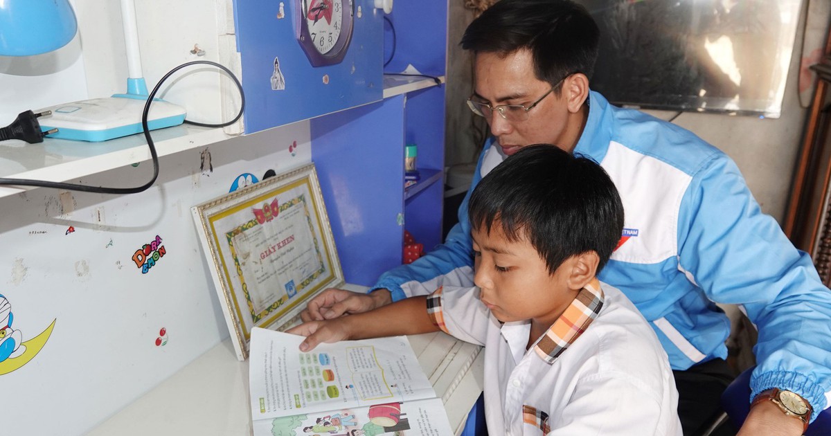 Chàng trai đỡ đầu và dạy võ cho trẻ có hoàn cảnh đặc biệt