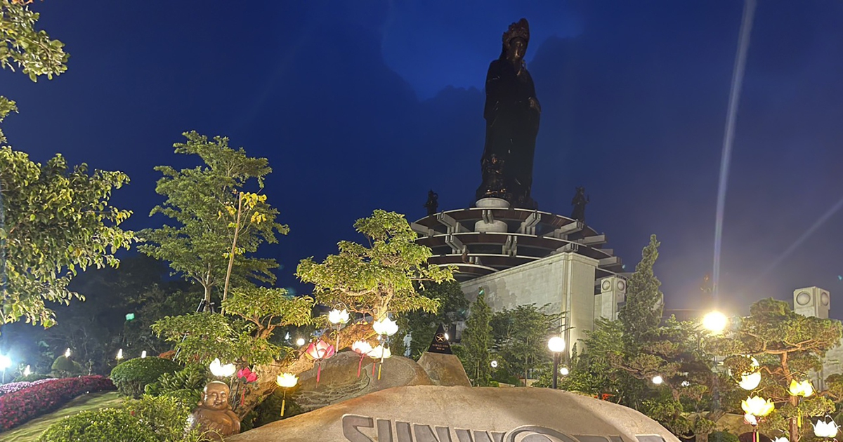 Trung thu lên núi Bà Đen dâng đăng và xem triển lãm nghệ thuật độc đáo