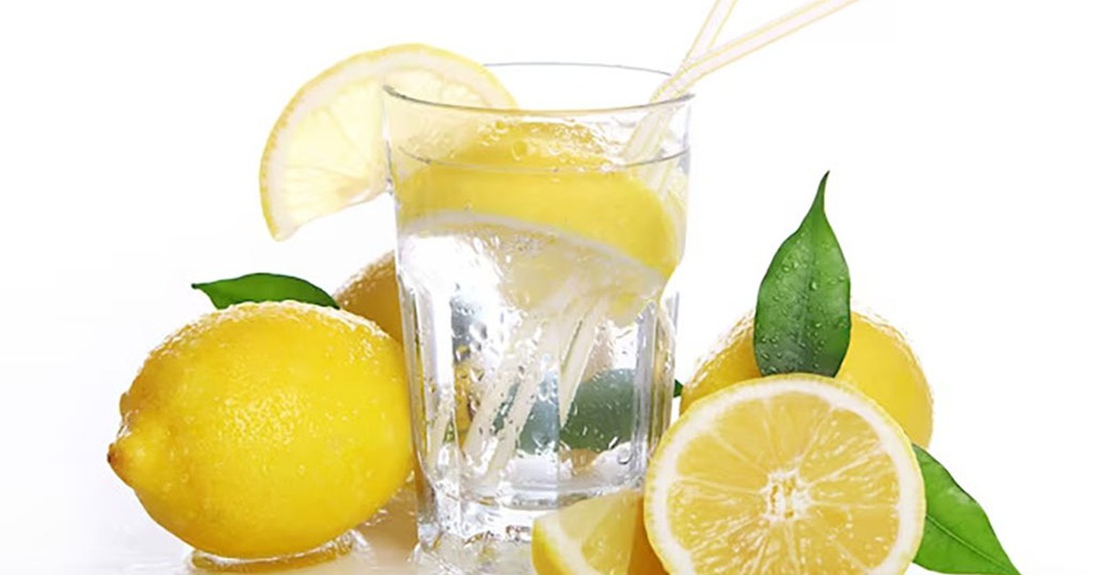 Khoa học nói gì về lời khuyên uống nước chanh để giảm cân?