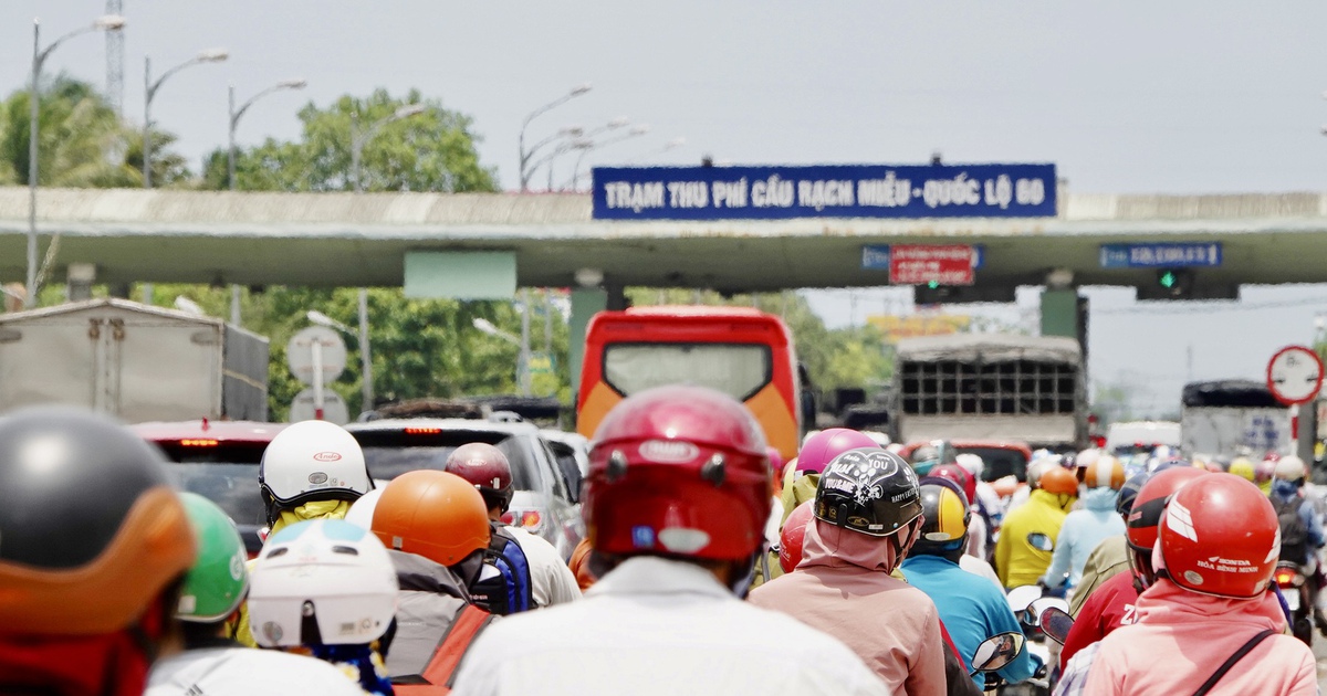 Trạm thu phí cầu Rạch Miễu phải xả trạm 2 lần để tránh ùn tắc