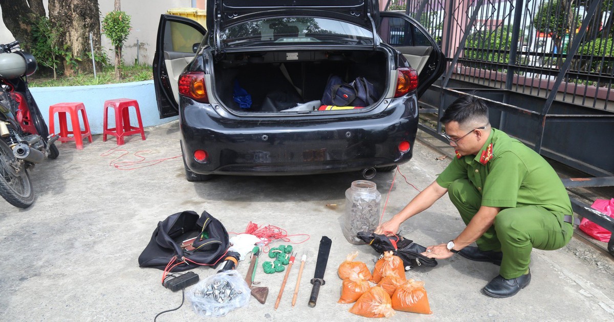 Bình Dương: Tạm giữ 2 nghi can lái ô tô đi trộm chó, chống trả công an