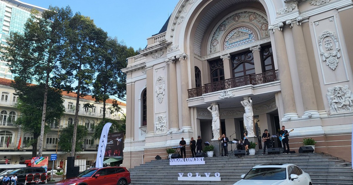 Tổ chức hòa nhạc hằng tuần trước Nhà hát Thành phố phục vụ người dân, du khách