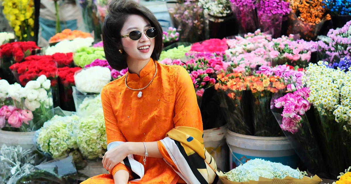 Áo dài đa sắc màu ‘đốn tim’ phái nữ vì vẻ đẹp rực rỡ phá cách