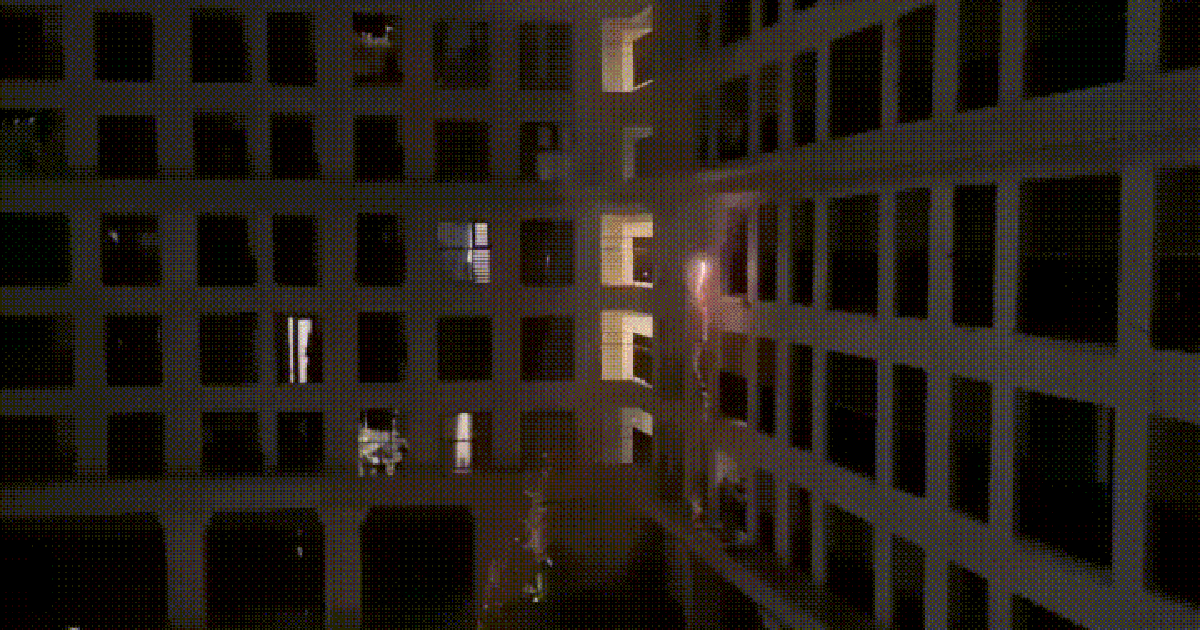 Hoảng hồn cảnh người dân đốt pháo hoa nổ tại chung cư ở Hà Nội