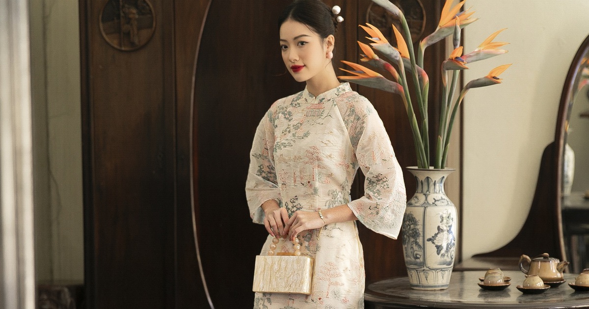 Tết đến xuân sang, chị em đua nhau khoe sắc trong những tà áo dài dân tộc