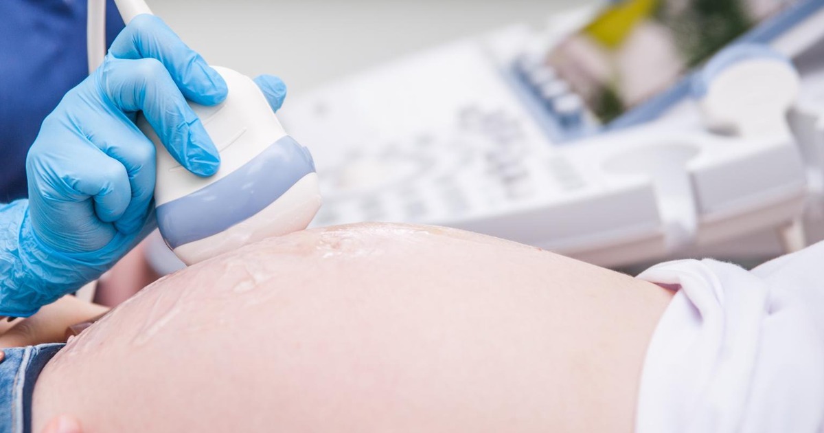 Phẫu thuật chuyển giới nam, phát hiện đang mang thai 5 tháng