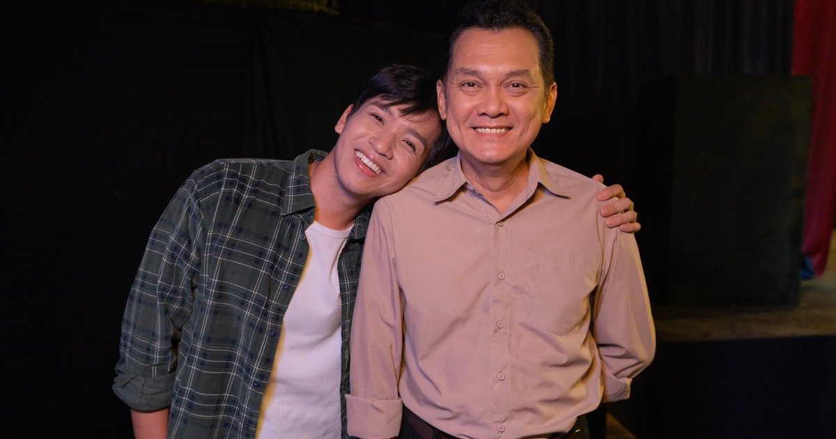 NSƯT Hữu Châu và đoàn phim về cải lương - 'Sáng đèn' ra mắt khán giả