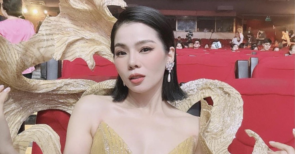 Lệ Quyên bị nói kém duyên, thiếu chuyên nghiệp khi trao giải Làn sóng xanh