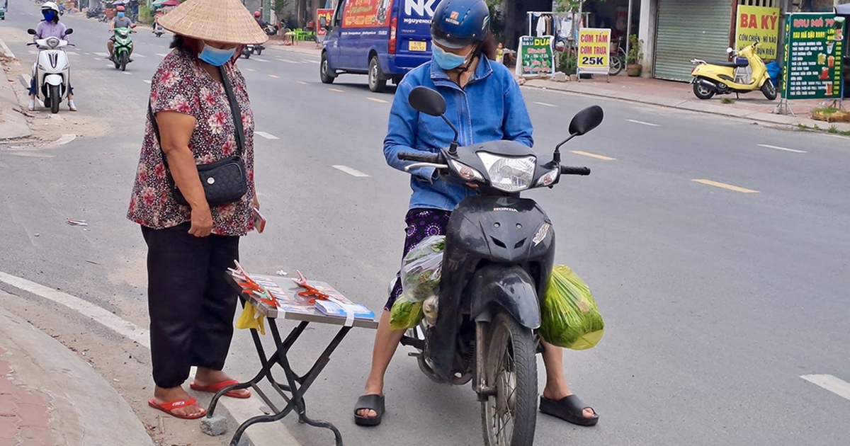 Mưu sinh khi tết cận kề: Người già kiếm sống