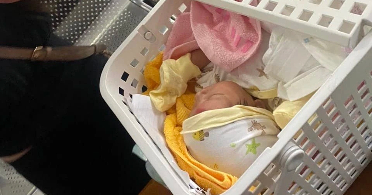 Diễn biến mới nhất vụ 'em là sinh viên không đủ điều kiện chăm sóc bé'