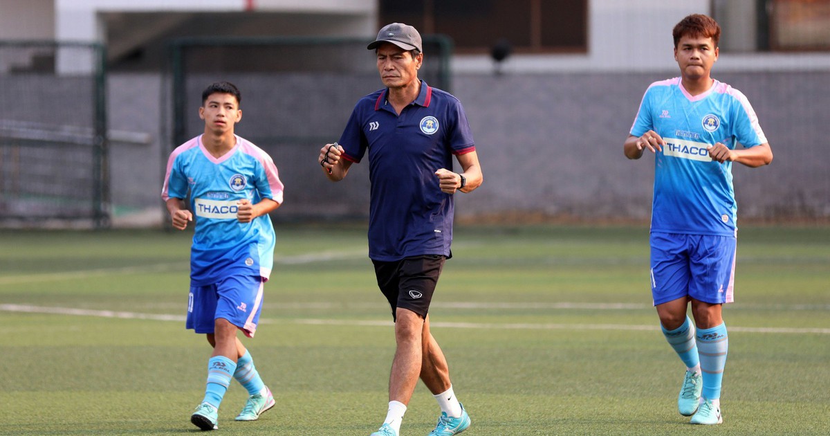 HLV chuyên nghiệp và cựu cầu thủ Đồng Tháp giúp Trường ĐH Văn Hiến trở nên đáng gờm