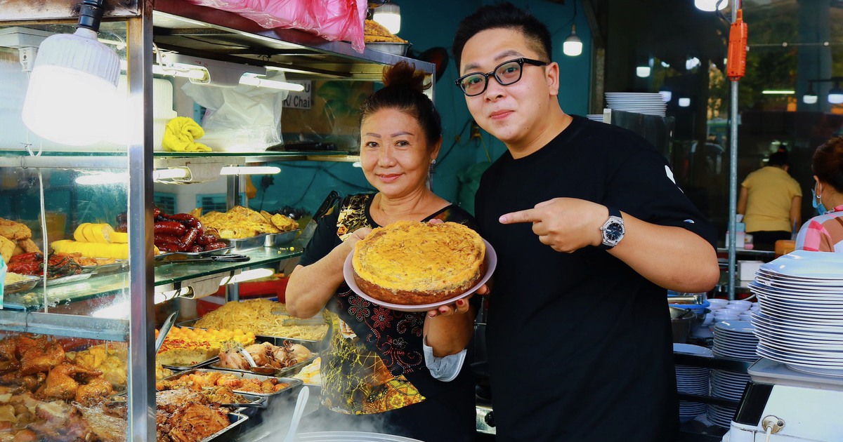 Độc đáo quán cơm tấm chả cua nướng ngày bán 12 ổ siêu to tại Sài Gòn