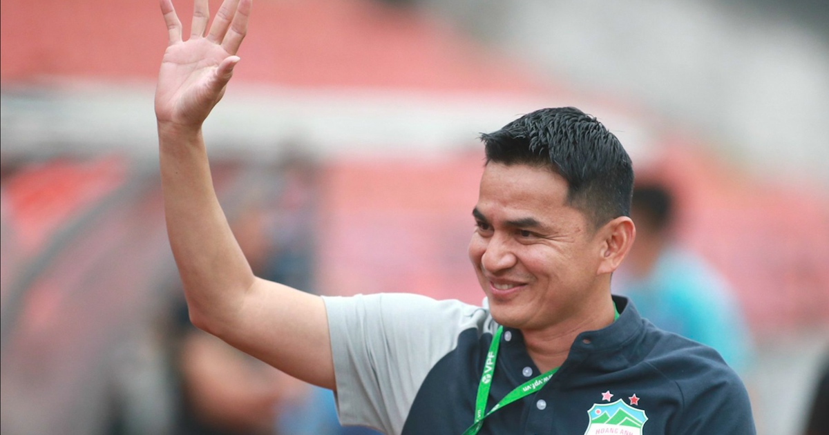 Vì sao CLB Công an Hà Nội chọn HLV Kiatisuk chứ không phải ông Polking?