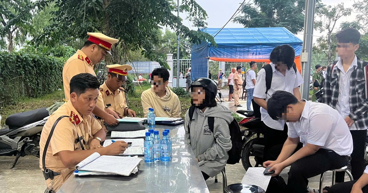 TP.HCM: CSGT vào tận trường học để xử lý học sinh vi phạm giao thông