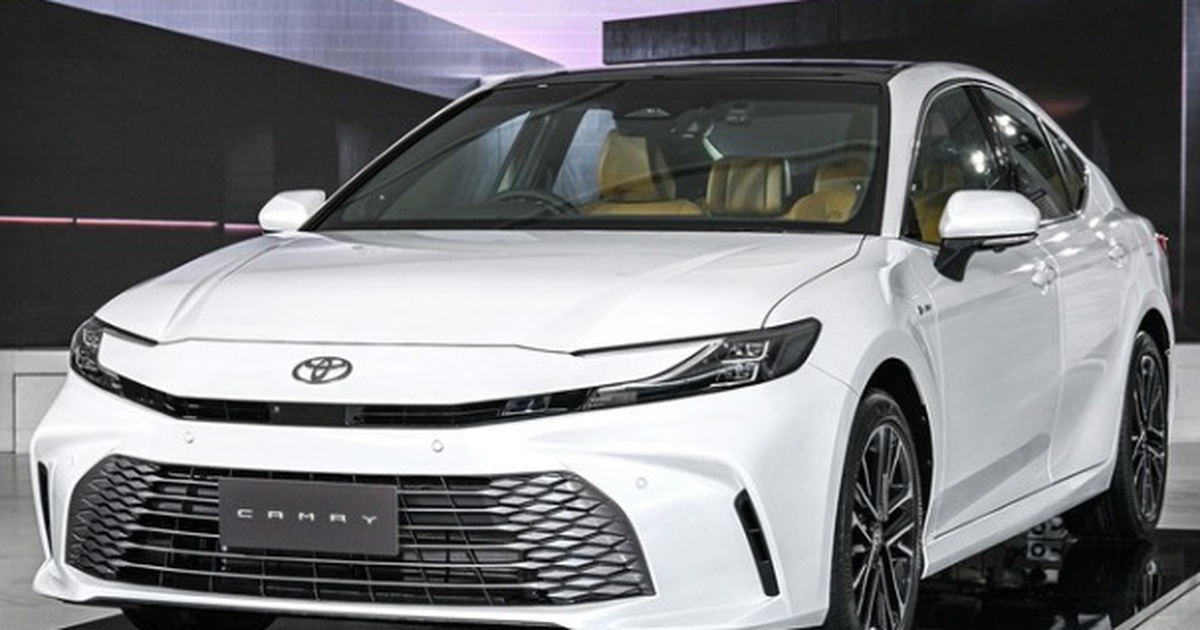 Toyota Camry 2025 bản hybrid tại Đông Nam Á có giá từ 1,026 tỉ đồng