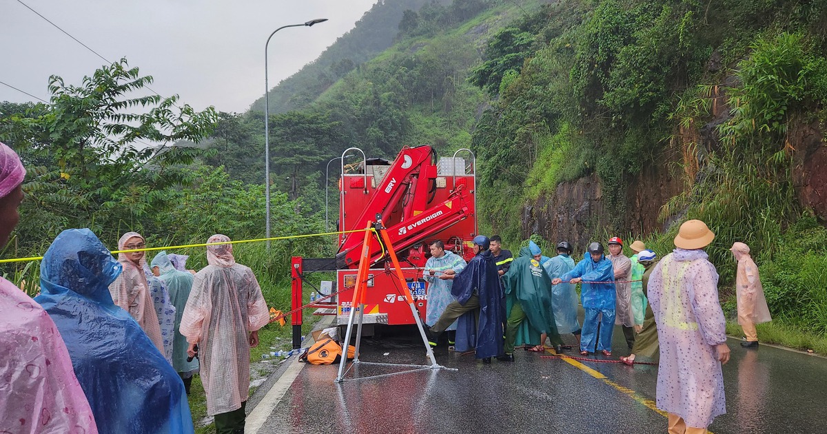 Ô tô rơi xuống vực sâu ở đèo Bảo Lộc, 1 người tử vong